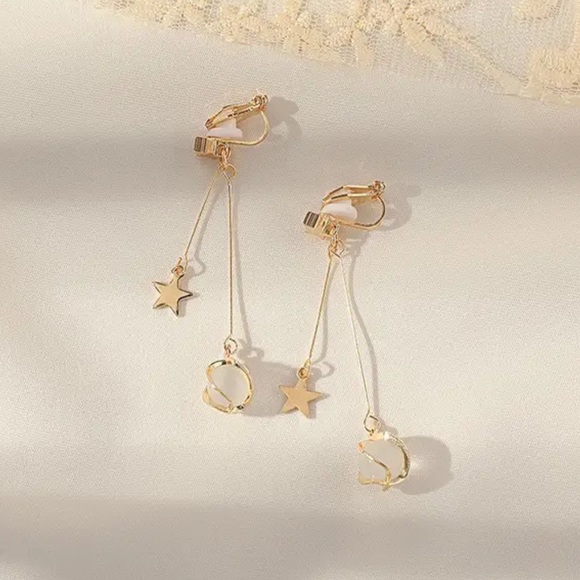 Jewelry - 3/$40 NWT Star Clip on Earrings ⭐️